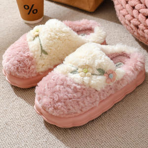 Chaussons d'intérieur confortables en tissu de coton peluche brodé de fleurs pour femmes - Idéaux pour l'été et l'automne - Product Image 6