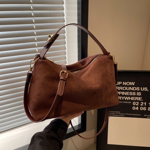 กระเป๋าสะพายข้างสีพื้นเรียบง่าย ดีไซน์เฉพาะกลุ่ม ฤดูใบไม้ผลิ 2024 แฟชั่นใหม่ ปิดด้วยซิป ใช้ได้ทุกฤดู - Product Image 2