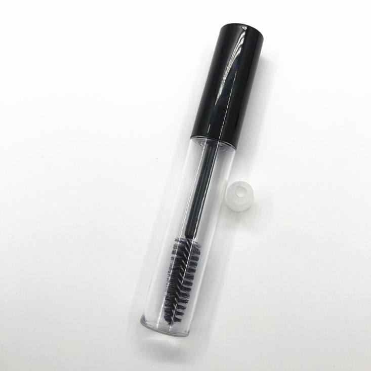 หลอดมาสคาร่าที่มีสีดำเงาด้านบน