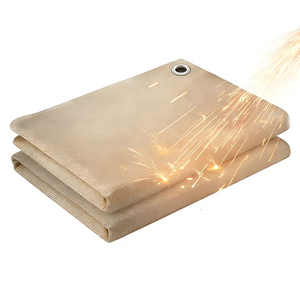 Couverture de soudage en fibre de verre ignifuge et résistante à la chaleur pour la protection contre les étincelles et les éclaboussures - Product Image 1