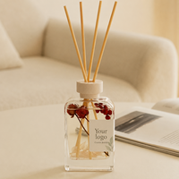 Diffuseur de parfum OEM à bâtonnets botaniques séchés 100ml, Rose séchée et Cèdre, avec logo et emballage personnalisés pour marques hôtelières