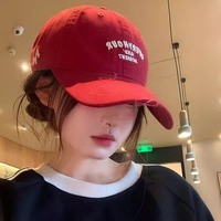 Gorra de Béisbol Estilo Coreano para Mujer, con Texto Alfanumérico Bordado a Máquina, Color Rojo, 6 Paneles, Ajustable, Visera Ancha