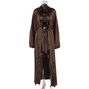 Pijama de 3 piezas para mujer, suave y ligero, OEM, color marrón satinado, con lazo en la cintura, camisola y pantalón corto, para relajarse por la noche y uso diario en casa. - Product Image 1