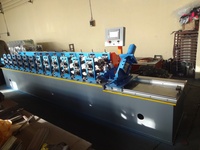 Machine de production automatique de profilés légers en acier formés à froid CNC, équipement de traitement de profilés légers en acier multi-types, matériaux de construction