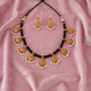 Elegante Juego de Collar Gargantilla Estilo Templo Antiguo con Acabado Dorado Mate, Joyería Tradicional para Fiestas y Eventos Festivos para Mujer - Product Image 5