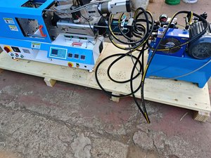 เครื่องฉีดพลาสติกขนาดเล็ก IPM15T แบบสัมผัสด้วยมือ อัตโนมัติ ตั้งโต๊ะ รุ่นใหม่ ดีไซน์ทันสมัย IPM15t Mini Injection Mol - Product Image 3