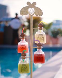 Exhibidor de Botellas de Tequila Transparente Personalizado, Soporte Metálico para Botellas de Corralejo, Herradura y Cabo Wabo - Product Image 2