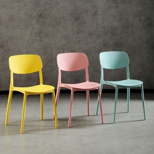 <span class=keywords><strong>Chaise</strong></span> <span class=keywords><strong>de</strong></span> salle à manger empilable moderne en polypropylène coloré pour <span class=keywords><strong>la</strong></span> maison, les hôtels, les restaurants et les cafés - Utilisation en extérieur, <span class=keywords><strong>jardin</strong></span>, design nordique - Product Image 1