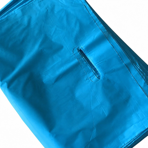 ถุงช้อปปิ้งแบบมีหูหิ้ว HDPE พลาสติกแข็งแรง ทนความชื้น ยืดหยุ่นได้ เหมาะสำหรับร้านขายเครื่องประดับ รับทำโลโก้ ร้านขายอาหารสำเร็จรูป - Product Image 6