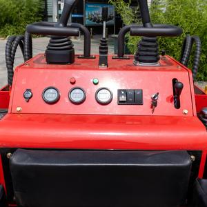 सीई EPA के 23hp पेट्रोल इंजन 500KG 1 टन मिनी व्हील लोडर के साथ तीन पंप तीन वाल्व स्किड लोडर लगाव - Product Image 6