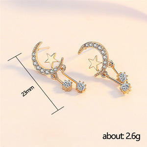 Orecchini a perno con nappa a forma di luna e stella per donna, con accenti in cristallo, eleganti accessori per l'uso quotidiano - Product Image 5