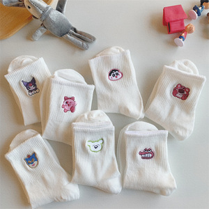 Calcetines Blancos Bordados con Dibujos Animados para Mujer, Transpirables, con Patrón de Anime, Juveniles, Casuales - Product Image 1