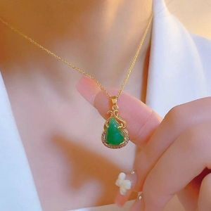 Collier personnalisé en acier inoxydable plaqué <span class=keywords><strong>or</strong></span> 18 carats, bijoux en jade, nouveau pendentif en forme de gourde en jade blanc pour femmes - Product Image 1