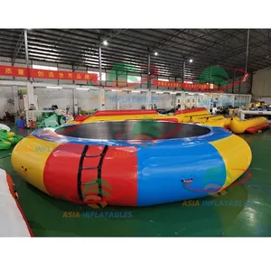 Giá rẻ nước nổi đảo công viên nước Inflatable nhảy Trampoline với trượt