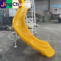 Petit toboggan droit en plastique pour intérieur et extérieur, design populaire pour piscines de gîtes et jardins d'enfants