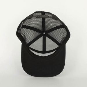 Casquette de sport structurée en coton noir à 7 panneaux de haute qualité avec logo personnalisé brodé et motif lettre courant - Product Image 6