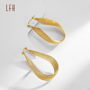 ต่างหูแบบคลิปเกลียวสีทอง18K จำนวนมากขายส่งต่างหูห่วงแบบบิดสีทองแท้เครื่องประดับต่างหูห่วง - Product Image 4