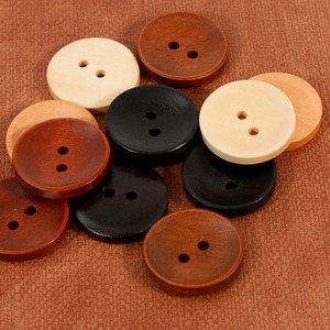 Çevre dostu oeko-tex doğal boynuz düğmeleri yuvarlak ahşap düğmeler bez için 12.5mm 15mm 20mm fabrika gömlek düğmesi toptan - Product Image 3