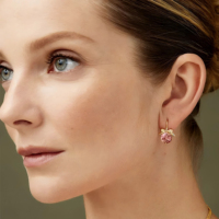Boucles d'oreilles romantiques en forme de nœud papillon avec pierres précieuses rondes multicolores en argent sterling 925 poli Gemnel