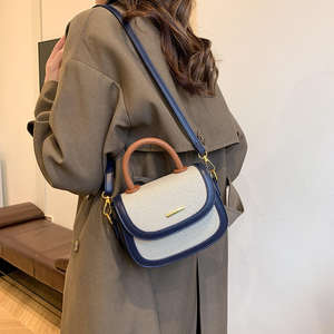 Bolso bandolera de moda para mujer con diseño simple, bolso de mano de material PU impermeable - Product Image 1