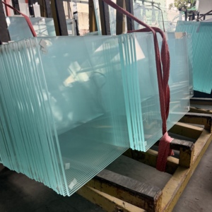 Verre de construction de sécurité sur mesure 10 mm, super blanc, entièrement trempé, à faible teneur en fer et à haute transmission - Product Image 6