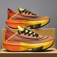 Zapatillas de running de moda para hombre con cordones y colores degradados 2026, con amortiguación y absorción de impactos, ligeras, en stock.
