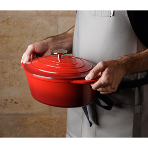 Casseruola ovale Lacor rossa da 2,5 litri in ghisa smaltata per uso su piano cottura e forno - Product Image 3