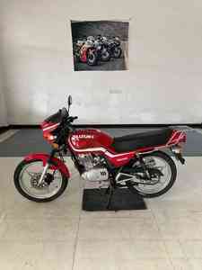 Motocicleta <span class=keywords><strong>Suzuki</strong></span> CB125TCC <span class=keywords><strong>Usada</strong></span> de <span class=keywords><strong>100</strong></span>-200cc, a Gasolina, con Velocidad Máxima de >80km/h, Fabricada en Japón - Product Image 2