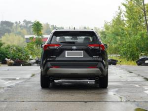 Toyota RAV4: Versatile SUV a Benzina con Trasmissione Automatica e Alto Valore di Rivendita - Product Image 5