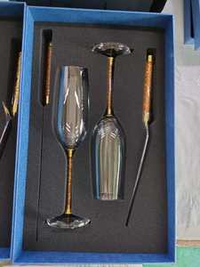 4件婚礼敬酒长笛接待用品蛋糕服务器和刀套盒派对香槟杯 - Product Image 4