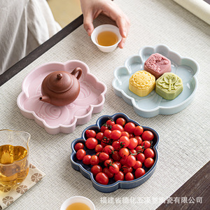 Plateau à fruits en forme de fleur en céramique, plat à thé et à en-cas en porcelaine pour fête, style rétro luxueux - Product Image 1
