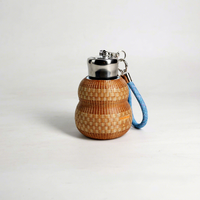Bouteille d'eau portable en titane pur, isolée, style gourde, avec infuseur à thé, fabriquée à la main, style chinois moderne, idéale pour l'extérieur