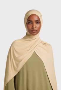 Hijab Liquide en Jersey Merrachi Uni Extensible Doux de Qualité avec Coutures Soignées, <span class=keywords><strong>Foulard</strong></span> en Jersey Extensible pour Femmes Musulmanes - Product Image 5