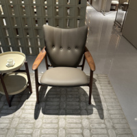 Chaise longue simple en cuir de concepteur de luxe fauteuil élégant de jambe en métal pour des meubles de salon style de chaise