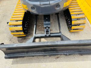 Mini-excavatrice Komatsu PC35MR-3 d'occasion, modèle 2022, moteur diesel, pompe hydraulique, faible nombre d'heures, 3,5 tonnes, bien entretenue pour l'aménagement paysager - Product Image 2