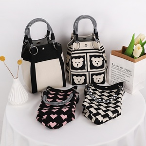 Sac à main personnalisable en tricot rayé, motif floral élégant, vente en gros, sac seau de voyage au crochet sur mesure, sac de shopping - Product Image 1