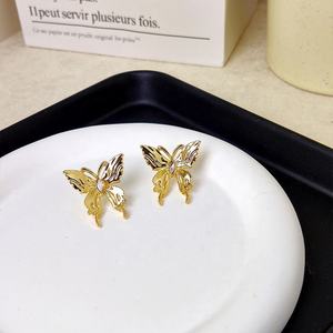 Pendientes de Mariposa de Oro Esmaltado, Pendientes de Acero Inoxidable con Oro de 18k para Mujer - Product Image 3