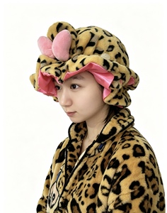 <span class=keywords><strong>Bonnet</strong></span> en <span class=keywords><strong>satin</strong></span> de soie personnalisé en gros pour femmes, bandeau réglable large et doux pour cheveux bouclés, idéal pour la plage, le sport et les voyages - Product Image 4
