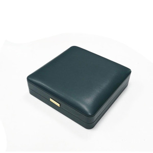 Nuevo logotipo personalizado de alta calidad, caja de paquete de joyería verde oscuro, caja de collar de joyería, caja de joyería - Product Image 1