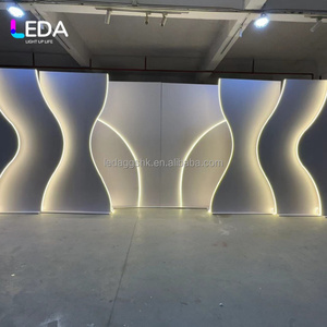 LEDA - Fournitures de mariage directement de l'usine - Décoration de scène de mariage personnalisée en blanc avec éclairage pour les événements de mariage - Product Image 6