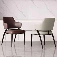 Chaise de salle à manger moderne en cuir PU avec dossier incurvé, accoudoirs et pieds en métal pour la maison, le bureau et l'hôtellerie