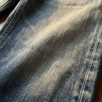 Eisblaue Denim-Jeans mit Lightning Wave Waschung, leicht ausgestelltem Bein, Cat Whisker-Effekt, geradem Schnitt, mittlerer Bundhöhe, lockerer Passform, sexy amerikanischer Casual-Look für den Sommer