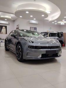 ZE EKR 001 AWD 2022 Usado, Vehículo Eléctrico de Lujo, 100 kWh, Largo Alcance, Motor Dual - Product Image 3