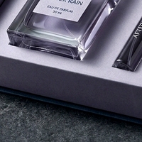 Boîte à parfum rigide de luxe sur mesure, style livre bleu magnétique, avec insert ajusté pour présentation, pour emballage de parfum personnalisé
