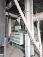 Machine de mouture automatique de maïs et de blé en acier avec moteur 380V, système de nettoyage et d'emballage