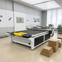 Cortadora de Tela CNC de Cuchilla Recta Totalmente Automática |   Máquina de Corte de Tela Multicapa para Camisetas, Ropa Interior y Ropa Deportiva