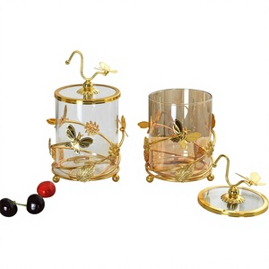 Pot de conservation en verre avec motif papillon doré, forme cylindrique, couvercle hermétique, utilisation en cuisine, style glamour, fait main - Product Image 1