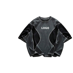 เสื้อยืดคอกลมแขนสั้นลายทางผู้ชาย ทรงปกติ น้ำหนัก 230 กรัม ผ้าฝ้าย 100% สวมใส่สบาย ผ้าถัก ลายสีแดง ขาว เทา - Product Image 1