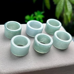Anel de Jadeíta Natural A-grade com Pingente de Anel de Corrida em Água Azul com Base de Gelo, Joia Vestível - Product Image 3