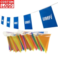 Vente en gros de drapeaux en plastique en papier PVC avec impression de logo personnalisé fête d'anniversaire vacances en forme de fanion en couleurs assorties
